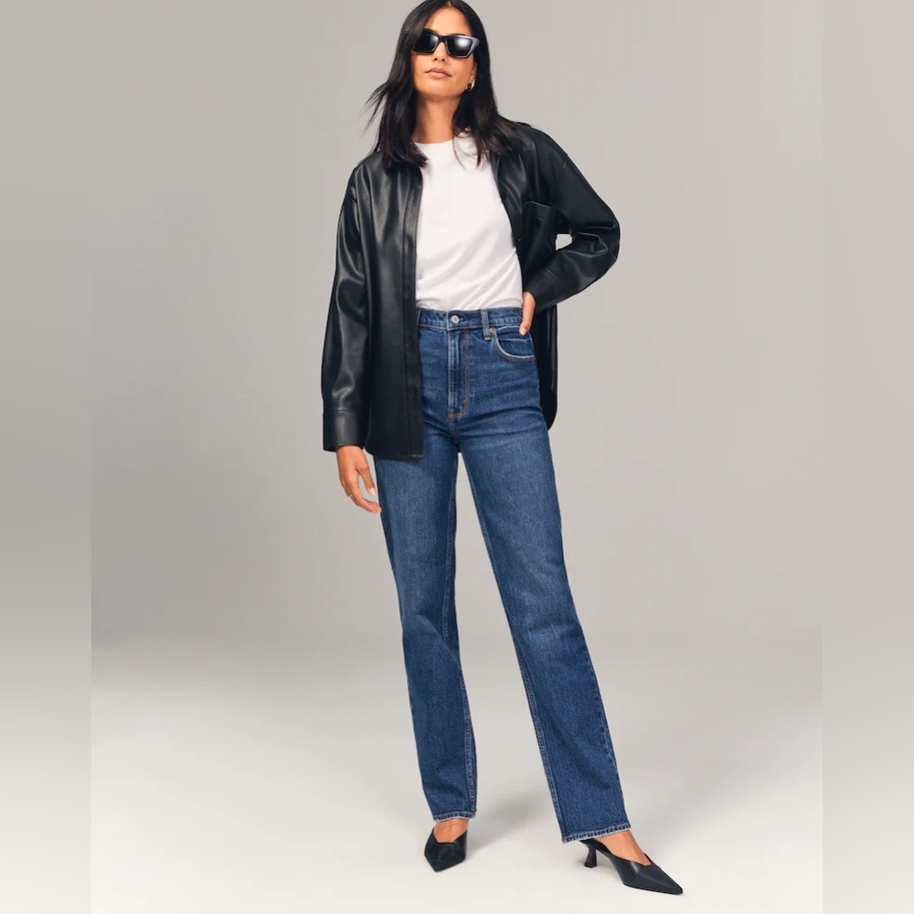 Abercrombie and Fitch The ‘90s Straight Ultra High Rise Jeans